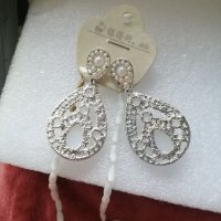 🆕 НОВИ Бели перлени обеци с винтчета, снимка 13 - Обеци - 39952511