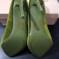 Зелени плюлени обувки с брошка, снимка 3 - Дамски обувки на ток - 32380201