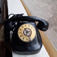 Стар бакелитен телефон, снимка 2 - Антикварни и старинни предмети - 39827417