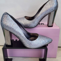Дамски обувки на ток в сребрист цвят, снимка 3 - Дамски обувки на ток - 36536489