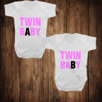 Бебешки бодита за близнаци с щампа TWIN BABY, снимка 1 - Бодита за бебе - 26597438