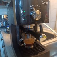 Кафе машина Гаджия Вива стил с ръкохватка с крема диск, работи перфектно и прави страхотно кафе, снимка 2 - Кафемашини - 39575898