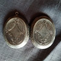 стар медальон, снимка 2 - Колиета, медальони, синджири - 26287792