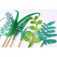 7 бр Изкуствена зеленина растения трева на клечки топери брокатени картон украса декор за торта , снимка 2 - Други - 23999975