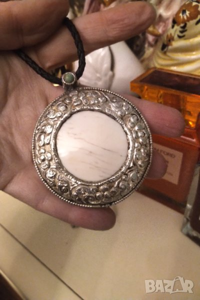 Авторски стар сребърен медальон ,с камилска кост и ахат , снимка 1
