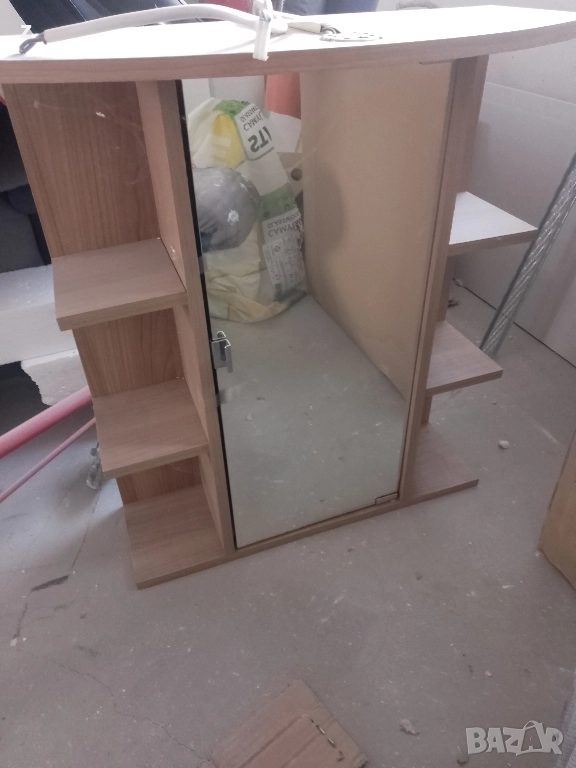 Горен шкаф за баня с контакт лампа и огледало, снимка 1