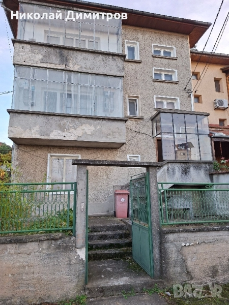 Продава се от собственик етаж от къща с гараж в гр.Ловеч кв.Гозница, снимка 1