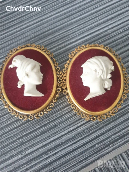 2бр чифт малки порцеланови бюстове-пана/кадифе-камея/релефна картина/бронзова рамка 10х9см, снимка 1