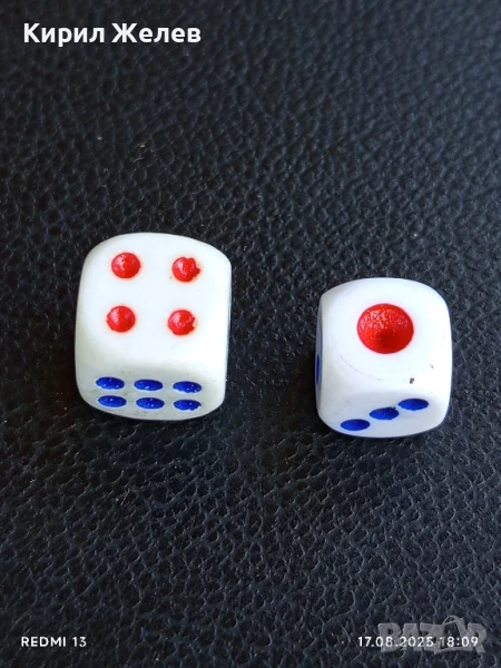 Две стари зарчета за игра двуцветни шестранни за КОЛЕКЦИЯ ДЕКОРАЦИЯ 27622, снимка 1