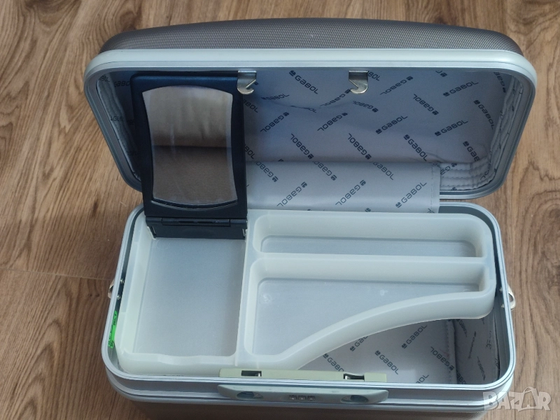 Куфар / кутия / за козметика. Козметиченно куфарче., снимка 1