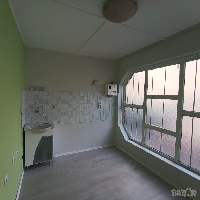 Помещение под наем 10 m2 .Младост, пазар "панелчето"., снимка 1