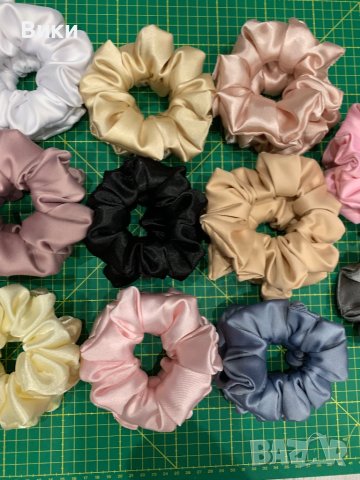 Скрънчи, ластик за коса от сатен, снимка 12 - Аксесоари за коса - 43300187