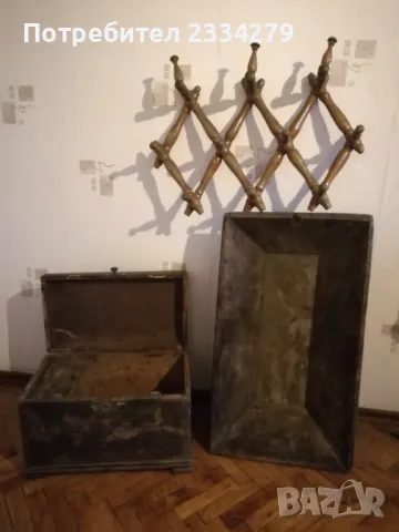 Автентични битови вещи от селска къща закачалка и корито. , снимка 2 - Антикварни и старинни предмети - 47824367