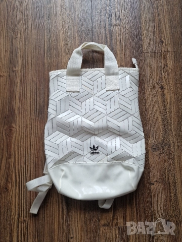 Страхотна дамска чанта раница ADIDAS, лимитиран модел, среден размер , снимка 10 - Раници - 52520837