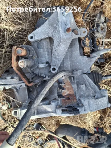 Дачия Сандеро 1.2 бензин 75 кон скоростна кутия, снимка 2 - Части - 45569152