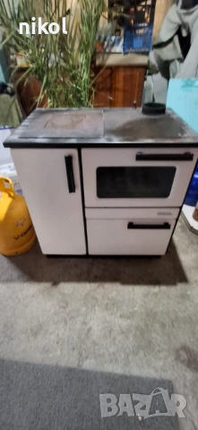 Работеща печка на дърва Пламък