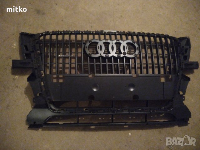 Декоративна решетка Audi Q5, снимка 1 - Части - 35257966