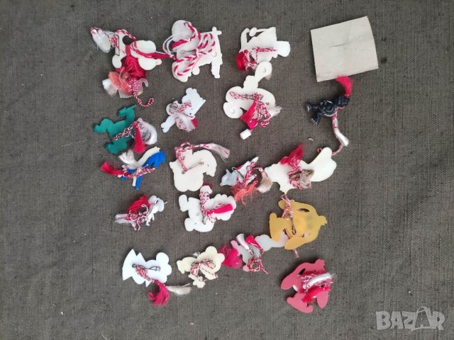 Продавам стари мартеници с фигури:Алф, Флинстоун,Сънчо,  смърф..., снимка 5 - Колекции - 37992069