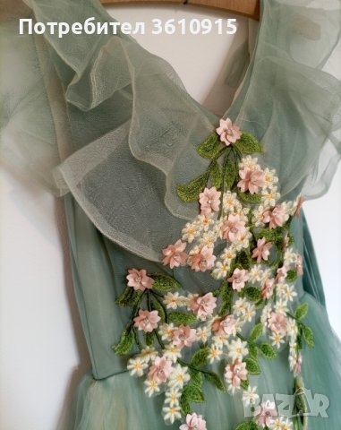 Зелена бална рокля с цветя