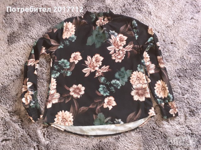 Продавам дамска блуза.Размер S, снимка 2 - Блузи с дълъг ръкав и пуловери - 38722310