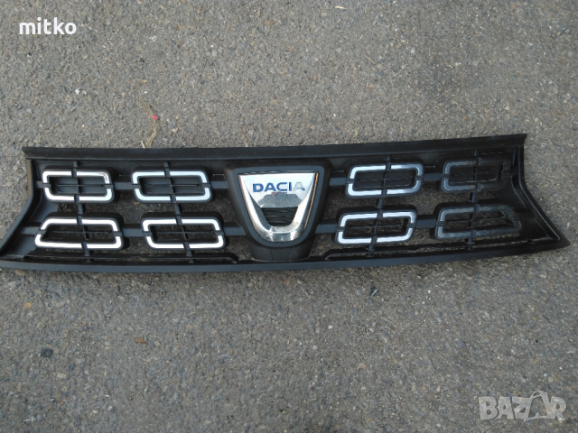 Решетка,преден капак  броня фарове Дачия Дъстър , снимка 4 - Части - 44898079