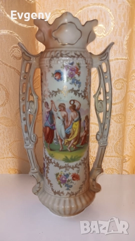 Красива керамична ваза 