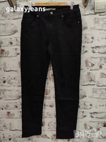 Gudi- черни дънки, лек слим, малко избелени, надрани, пролетен деним с еластан