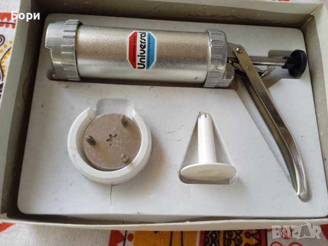 Стар шприц за тесто UNIVERSAL, снимка 3 - Аксесоари за кухня - 37971510