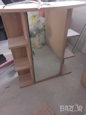 Горен шкаф за баня с контакт лампа и огледало