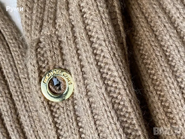 Бежов шал Michael Kors от 30 % вълна и 70 % акрил, снимка 8 - Шалове - 47871793