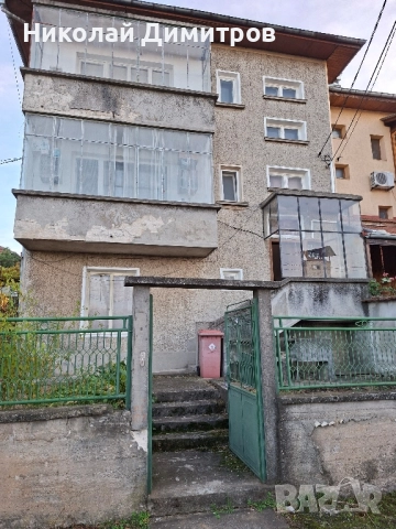 Продава се от собственик етаж от къща с гараж в гр.Ловеч кв.Гозница