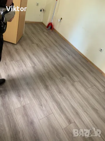 Монтаж на ламиниран паркет, ПВЦ и MDF первази, алуминиеви лайсни за под и стена, снимка 13 - Ремонти на апартаменти - 49788466