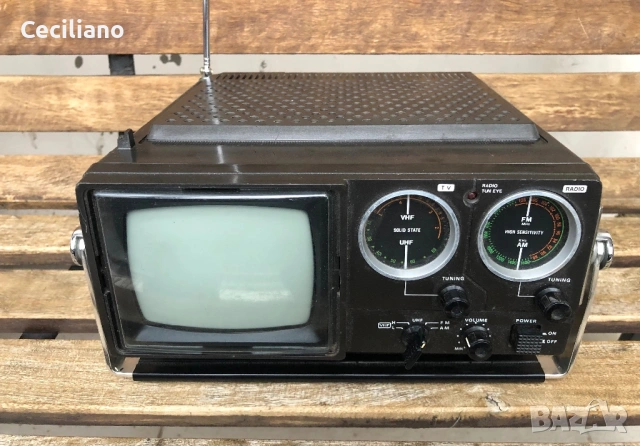 Продавам ретро телевизор с радио CROWN 5TV-524RA, произведен в Япония. 