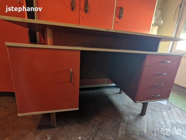 ПОДАРЯВАТ СЕ! Подарявам стари мебели - легла, шкафове, бюро, ракла, снимка 11 - Гардероби - 52641959