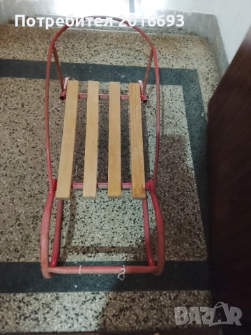 Детска шейна.