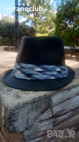 Черно бомбе от плат с Цветна лента, снимка 2 - Шапки - 51472706