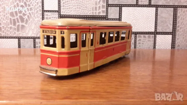 Тенекиена играчка има леки забележки 