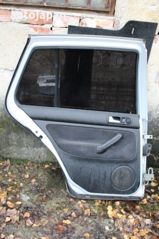 Задна лява врата Фолксваген голф 4 4-врати хечбек 02г Volkswagen golf 4 4-vrati hatchback 2002, снимка 2 - Части - 43639174