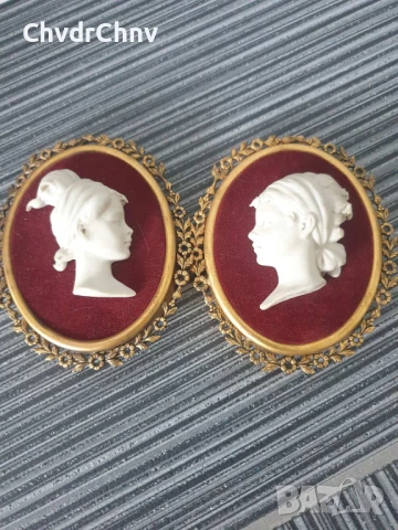 2бр чифт малки порцеланови бюстове-пана/кадифе-камея/релефна картина/бронзова рамка 10х9см