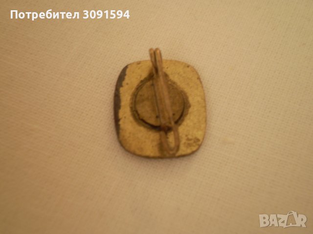 ЕМАЙЛИРАН ЗНАЧКА НА ЧЛЕН НА FDGB, снимка 3 - Антикварни и старинни предмети - 37127235