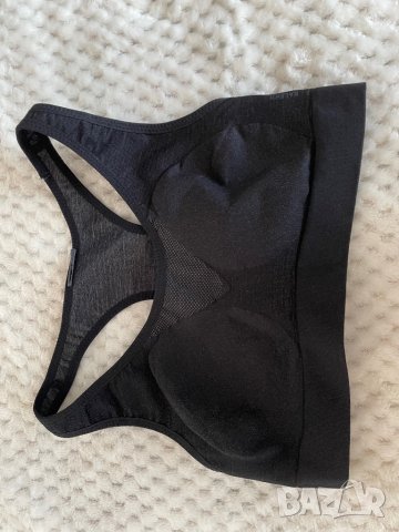 Спортно черно бюстие от Декатлон