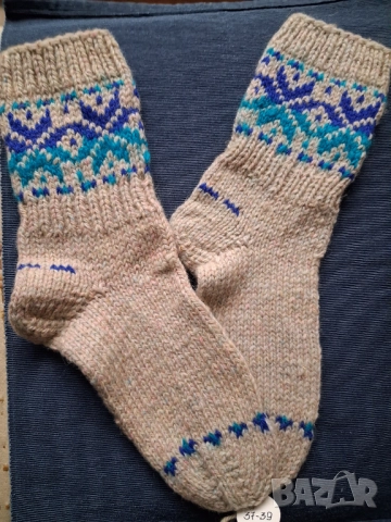 Вълнени чорапи с оригинални мотиви, снимка 4 - Дамски чорапи - 52323385