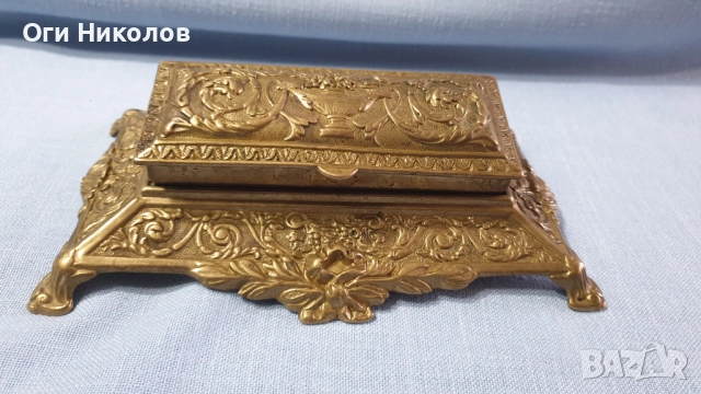 Старинен бронзов писалищен аксесоар