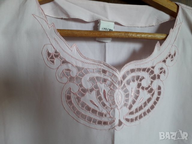 Дамска розова блуза с паднал къс ръкав с бродерия отпред, снимка 3 - Тениски - 29034194