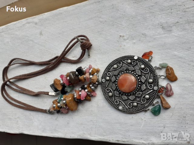 Страхотен гердан за носия с кожени връзки