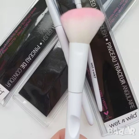 Чисто нова четка за руж  Wet and wild, снимка 2 - Декоративна козметика - 53203917