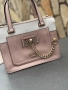 Средна дамска чанта GUESS, снимка 1