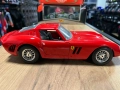 BBURAGO метална колекционерска количка модел FERARRI 250 GTO 1962г., снимка 2