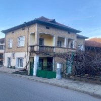 Продавам къща в с.Лесидрен, снимка 3 - Къщи - 43683901