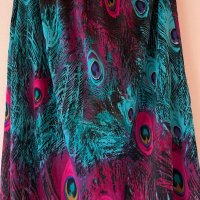 Цикламена рокля с паунови пера и дървени орнаменти 🩷💚, снимка 2 - Рокли - 43947014